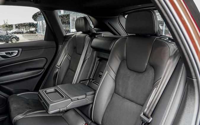 Volvo XC 60 cena 133900 przebieg: 112000, rok produkcji 2018 z Sławno małe 781